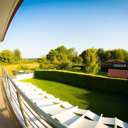 Am Villa *